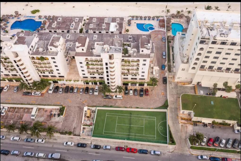 Amazing Beachfront Apartment Cancún Exteriör bild