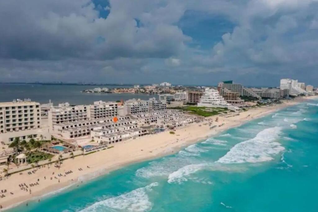 Amazing Beachfront Apartment Cancún Exteriör bild
