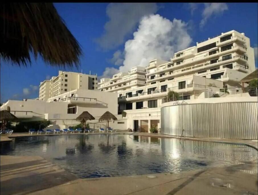 Amazing Beachfront Apartment Cancún Exteriör bild