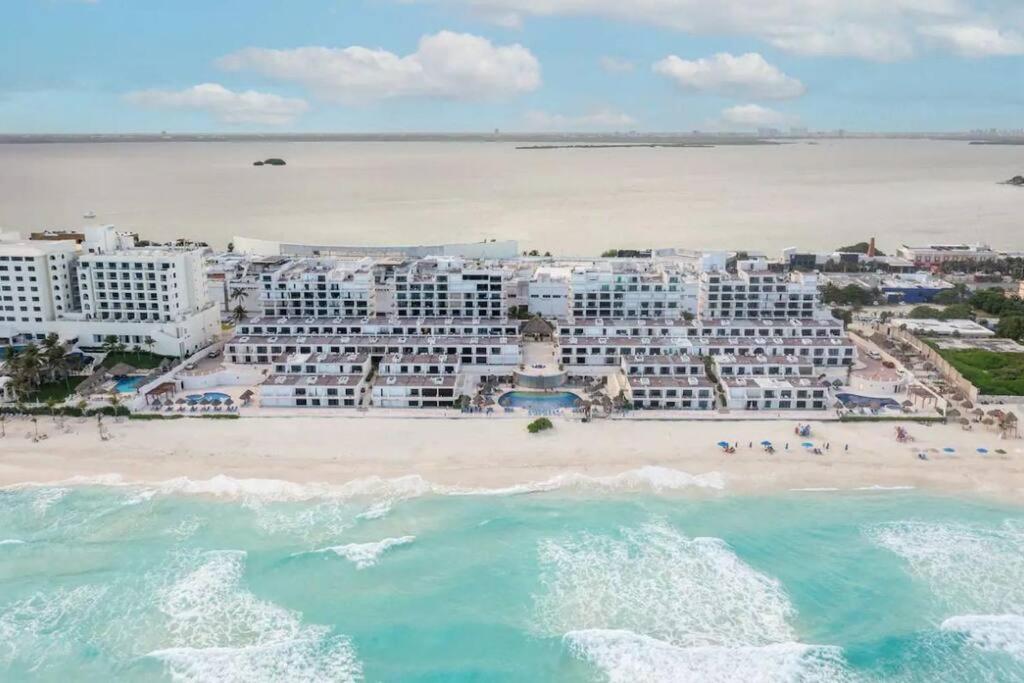 Amazing Beachfront Apartment Cancún Exteriör bild