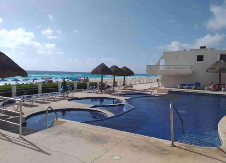 Amazing Beachfront Apartment Cancún Exteriör bild