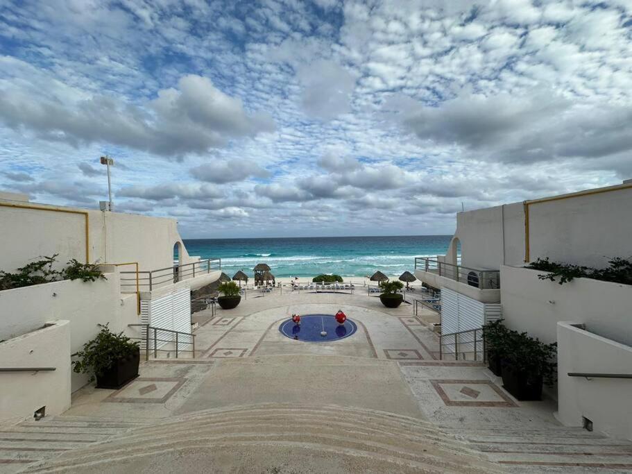 Amazing Beachfront Apartment Cancún Exteriör bild