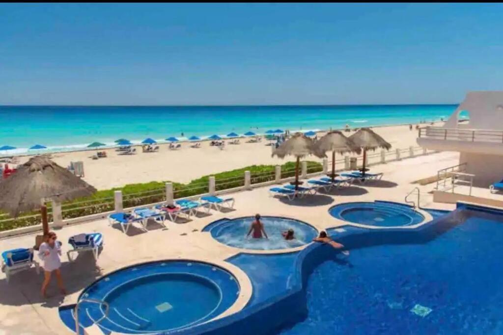 Amazing Beachfront Apartment Cancún Exteriör bild